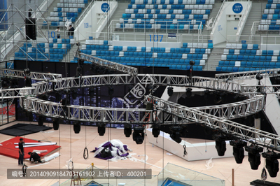 懸掛的舞臺燈光架 公司禮儀服務中的視覺藝術與安全規范